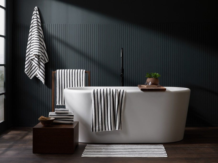 Parachute Bath Rugs + Mats | Organic Resort Stripe Tub Mat